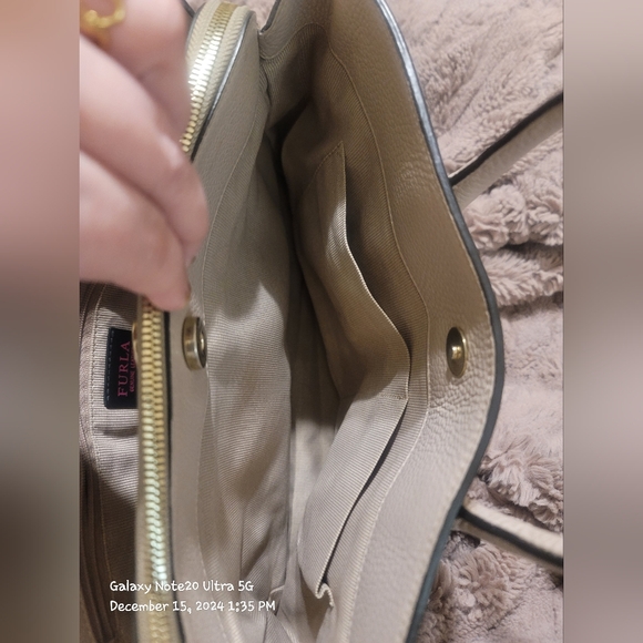 NWOT Beautiful Butter soft FURLA PEBBLED LEATHER SHOULDER BAG 3 COMPARTMENTS - Picture 8 of 10